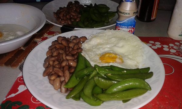 typical-breakfast-sweet-peas-pinto-beans-2-egg-whites-1-yolk