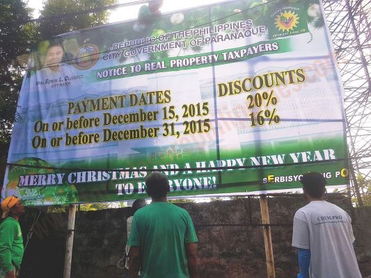 Get Up To 20% Discount On Real Property Tax (Amilyar) In Las Pinas And Paranaque By Paying Early 2 What's wrong with this announcement? A newly installed tarpaulin in Paranaque about real property tax discounts... they got the year wrong!