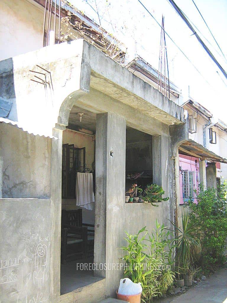 BFS Foreclosed Town House at VILLA DE CALAMBA SUBD., Bo. Bucal, Calamba