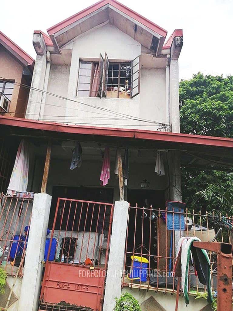 BFS Foreclosed Town House at VILLA MILAGROSA, Bo. San Vicente, San