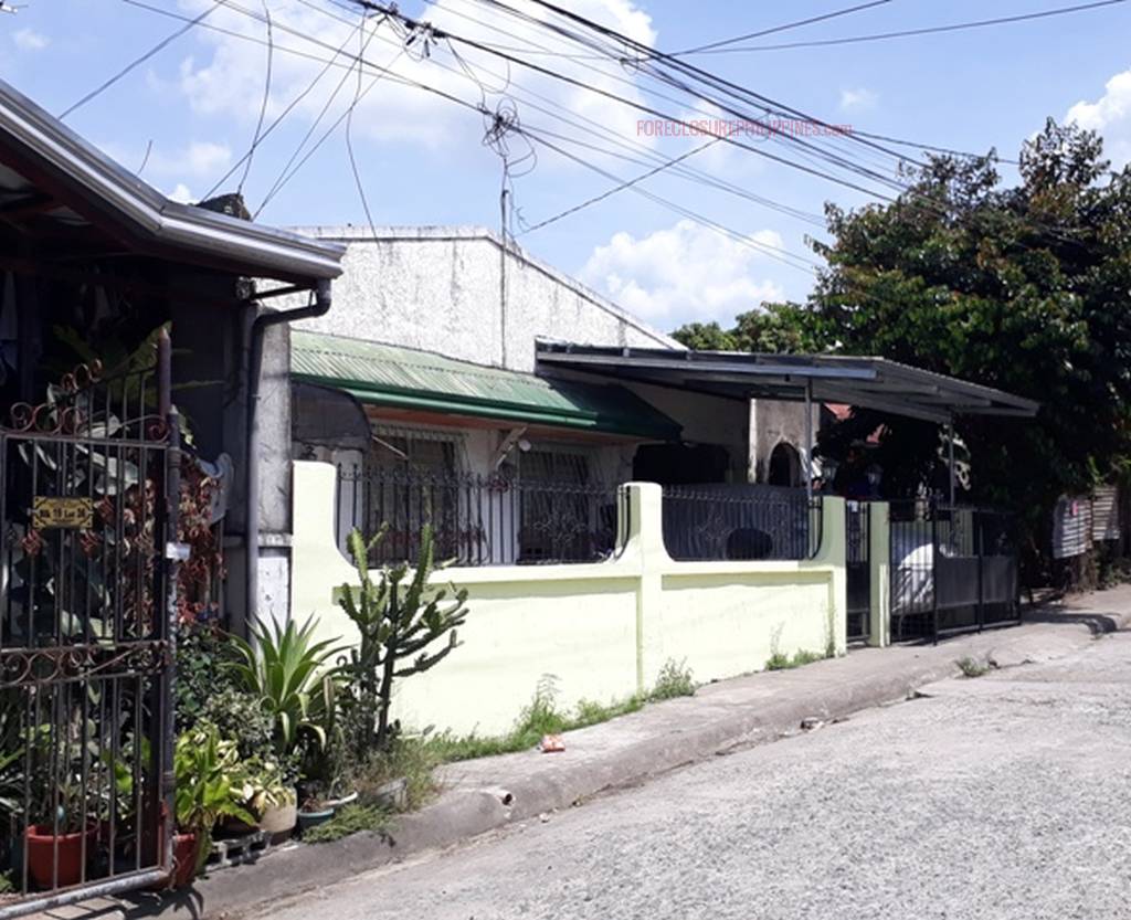 BFS Foreclosed Duplex at CAPITOL HILLS EXEC. SUBD., Brgy. Lapidario