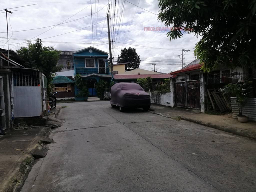 BFS Foreclosed Duplex at CAPITOL HILLS EXEC. SUBD., Brgy. Lapidario