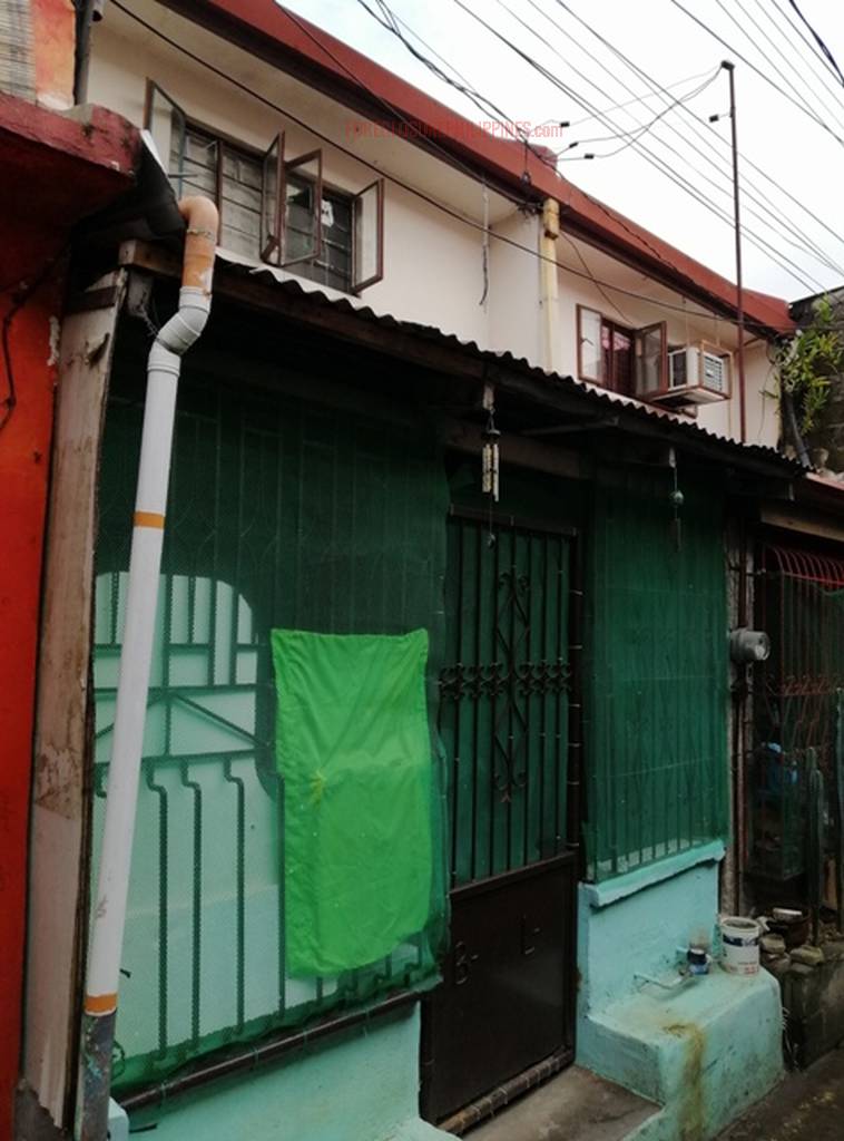 BFS Foreclosed Town House Regular Complete at VILLA DE CALAMBA SUBD